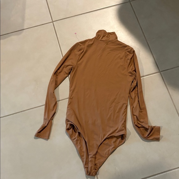 Victoria’s Secret tan high neck bodysuit small 834 - Picture 5 of 8